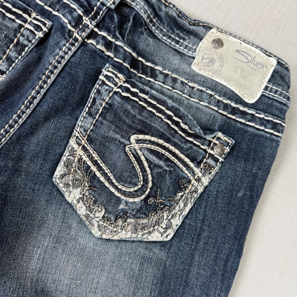 Silver Aiko Bootcut‎ Jeans 28x35 (28x33) Distressed Low Rise Embroidered Flare
